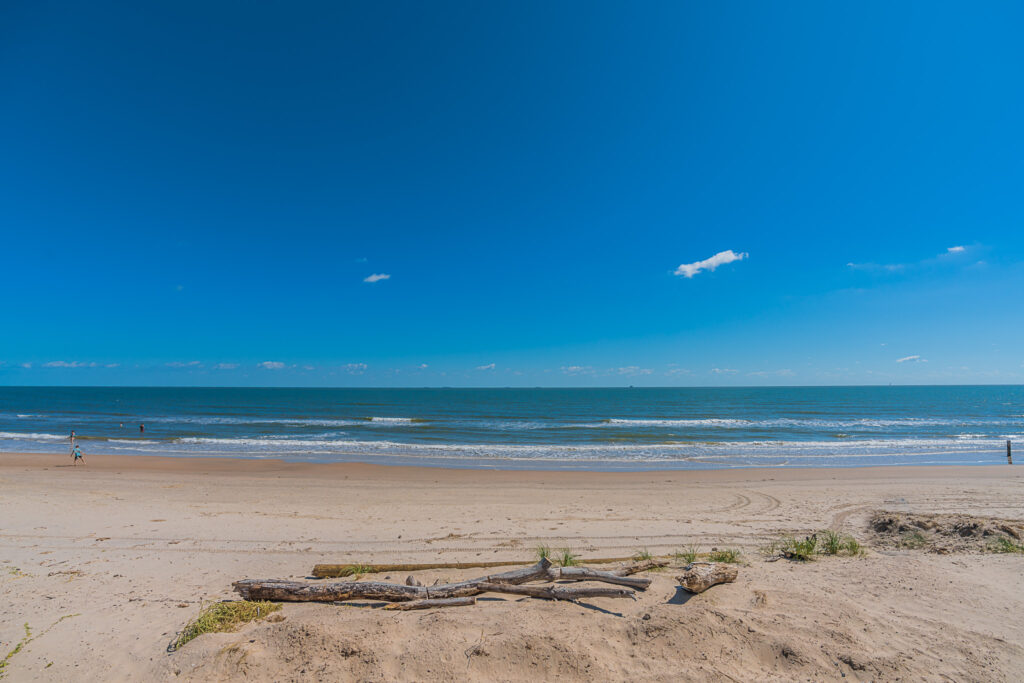 exterior of Starfish Swim-up - Pedestrian beach in surfside beach texas