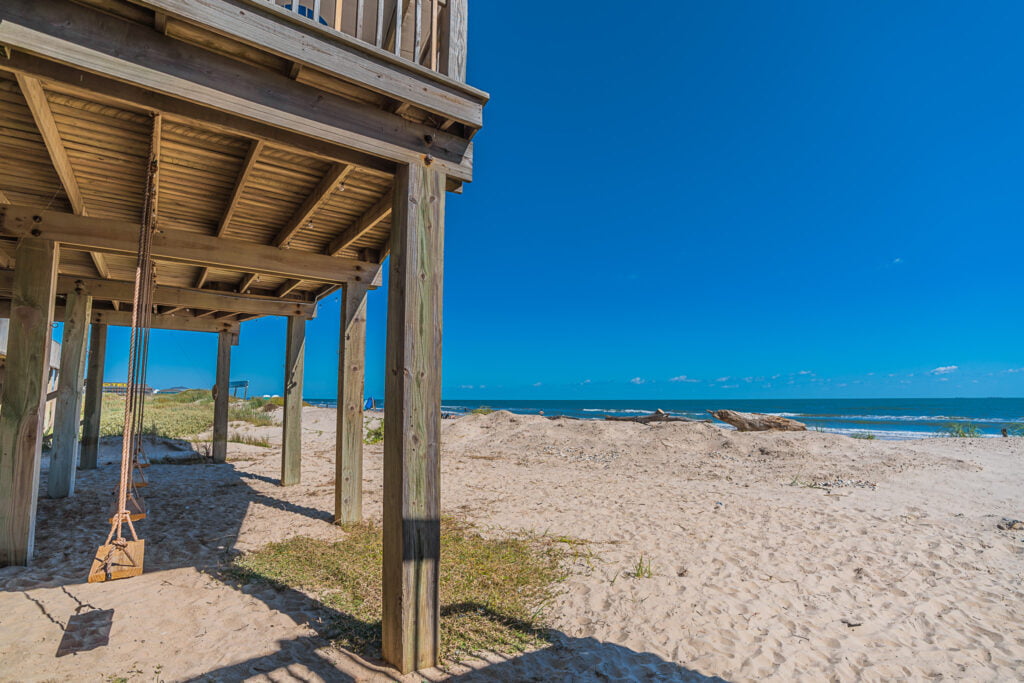 exterior of Starfish Swim-up - Pedestrian beach in surfside beach texas